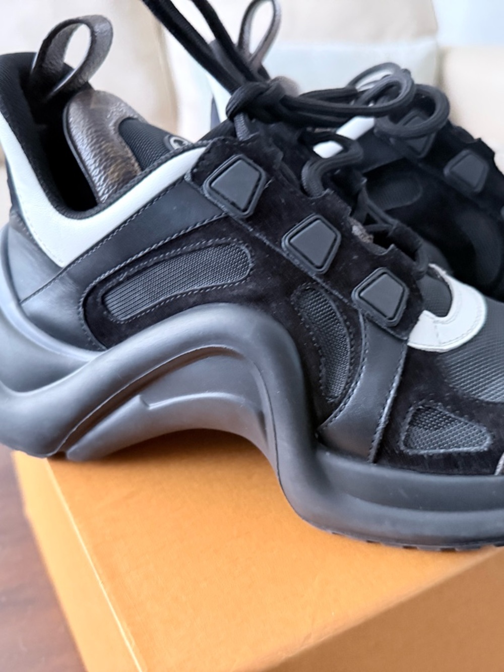 Louis Vuitton Archlight Black and White Trainer Sneakers - Picture 2 of 14
